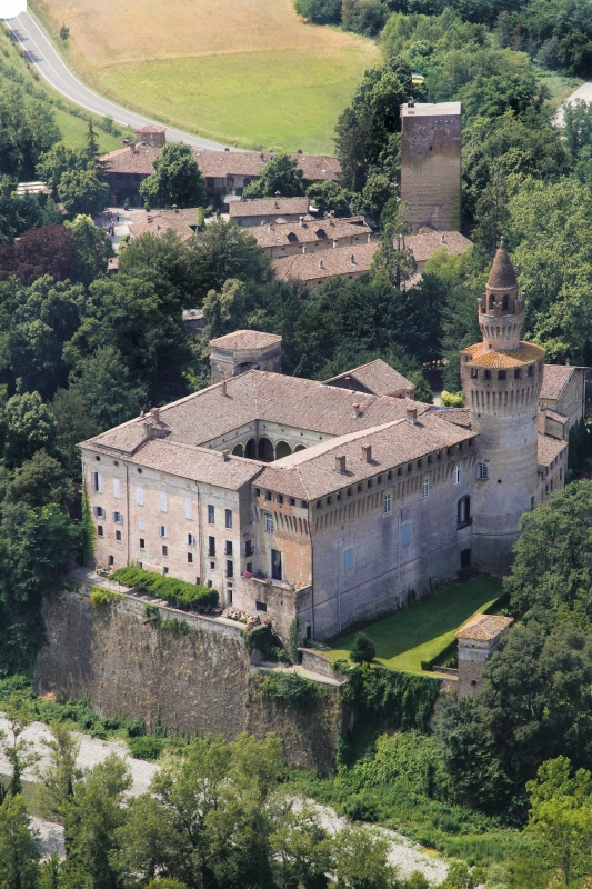 Veduta del  castello e del borgo - Giulia Pilotta