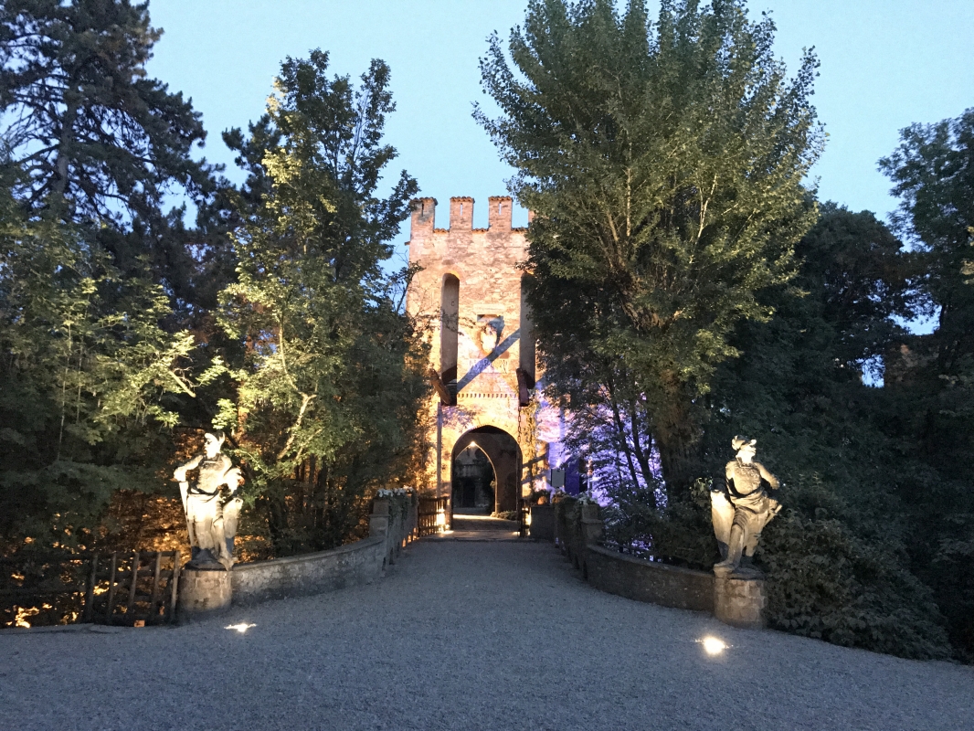 Castello di Gropparello - la facciata con il ponte levatoio - Rita Trecci Gibelli