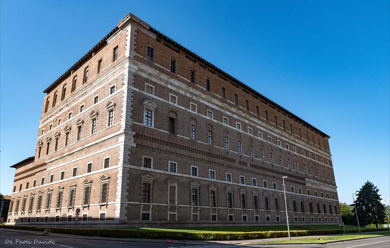Palazzo farnese piacenza agosto 2018 - Giottodigitaleph