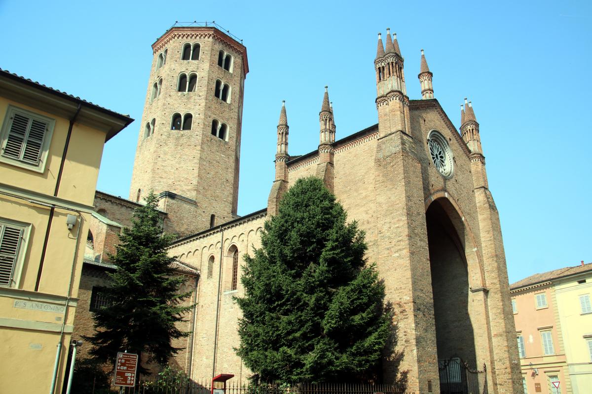 Basilica di Sant'Antonino (Piacenza), esterno 02 - Mongolo1984