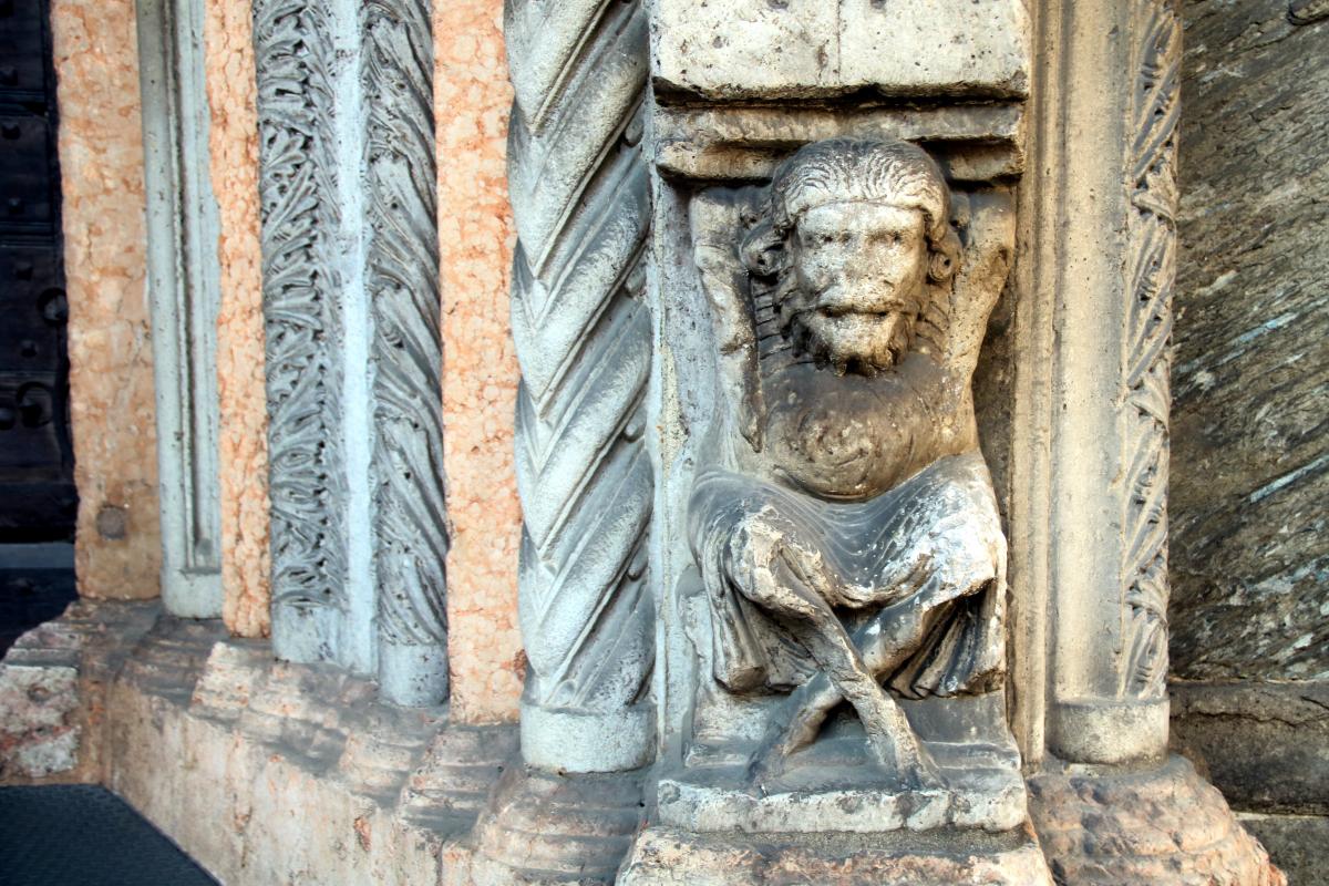 Basilica di Sant'Antonino (Piacenza), portale di marmo (1172) 09 - Mongolo1984