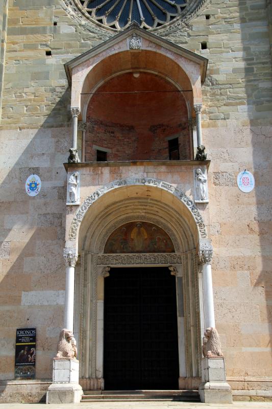 Duomo (Piacenza), portale centrale, protiro 06 - Mongolo1984
