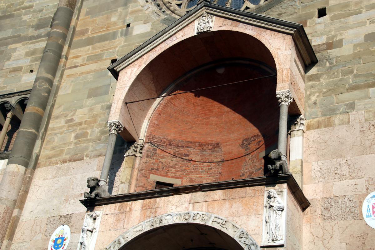 Duomo (Piacenza), portale destro, protiro 05 - Mongolo1984