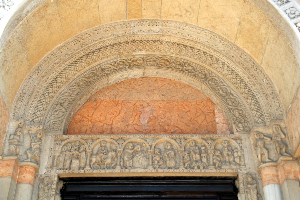 Duomo (Piacenza), portale destro, archivolto 01 - Mongolo1984