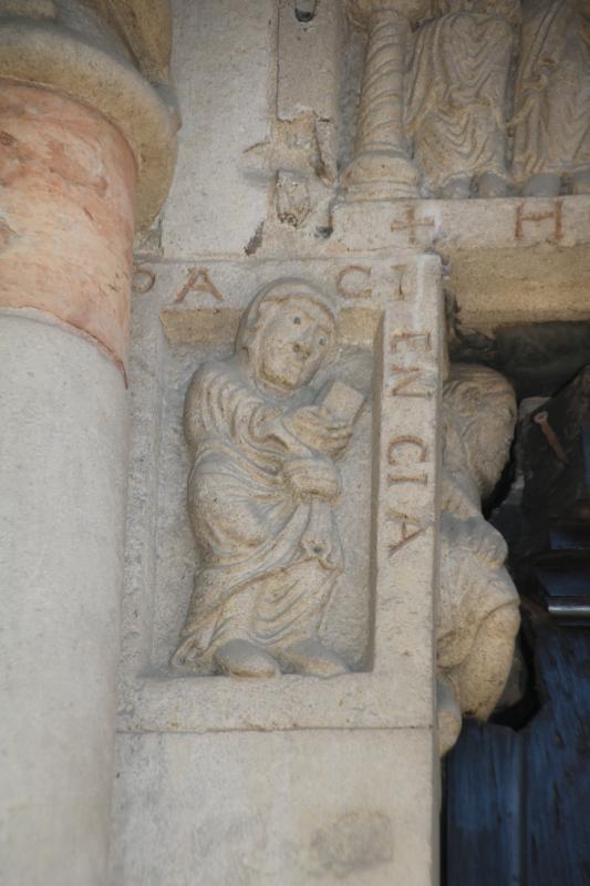 Duomo (Piacenza), portale destro, Virtù 02 - Mongolo1984