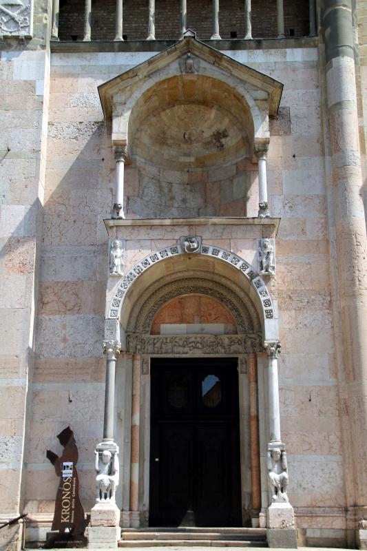 Duomo (Piacenza), portale sinistro, protiro 03 - Mongolo1984