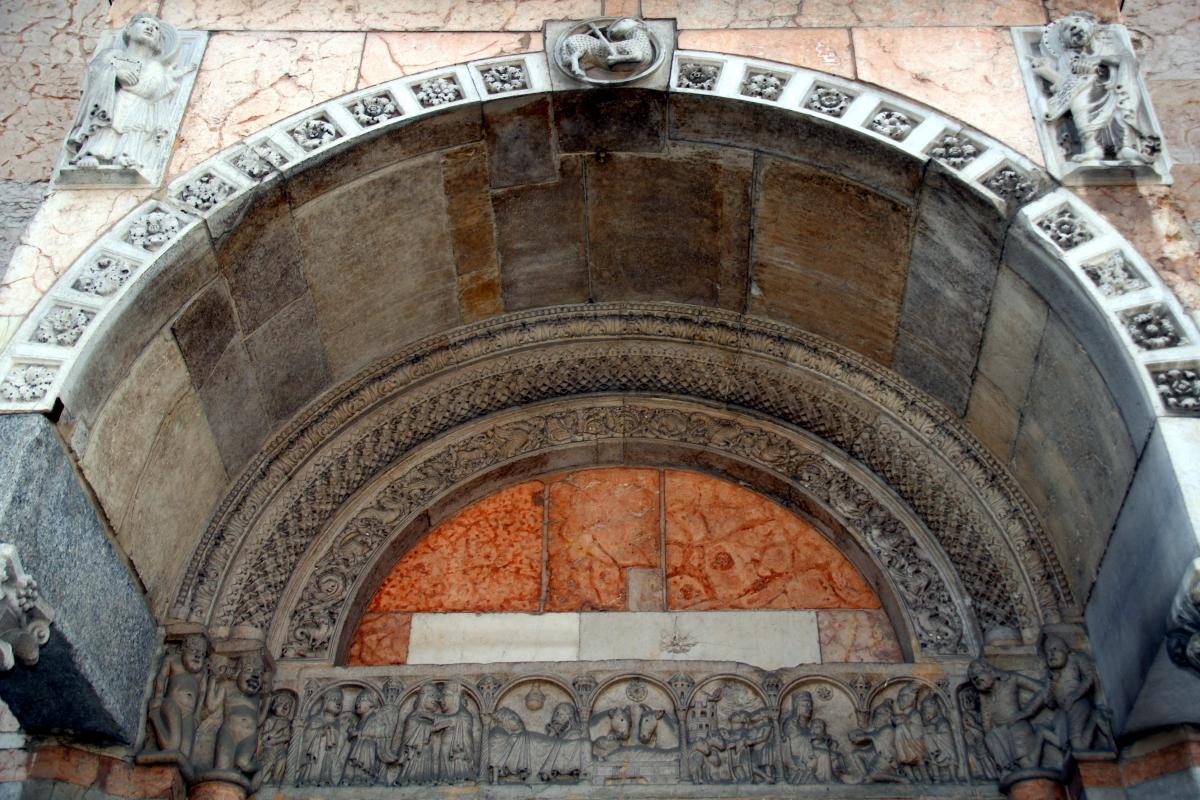 Duomo (Piacenza), portale sinistro, archivolto 02 - Mongolo1984