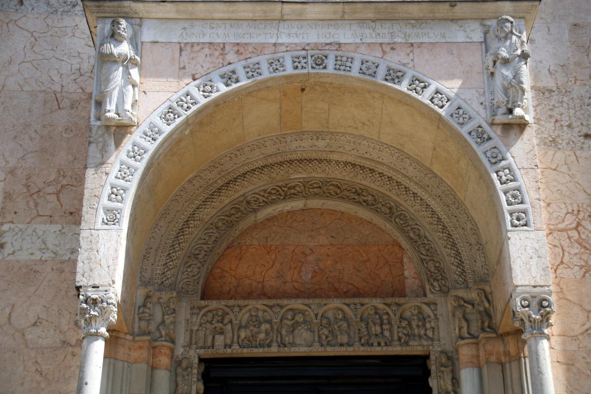 Duomo (Piacenza), portale centrale, protiro 08 - Mongolo1984