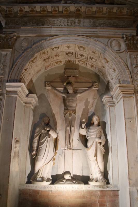 Duomo (Piacenza), Cristo crocifisso con i dolenti 01 - Mongolo1984