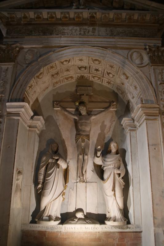 Duomo (Piacenza), Cristo crocifisso con i dolenti 02 - Mongolo1984