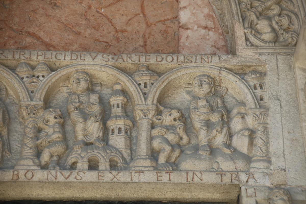 Duomo (Piacenza), portale destro, architrave 01 - Mongolo1984