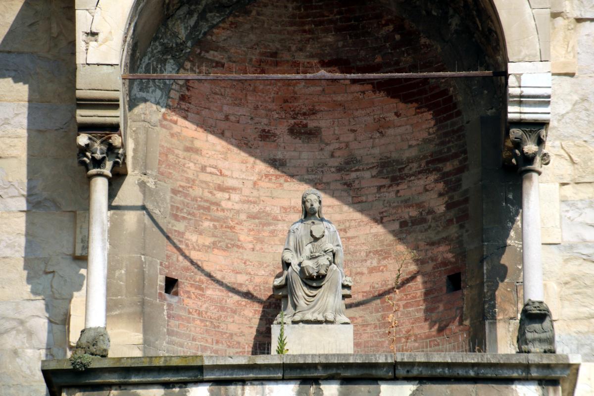 Duomo di Piacenza, portale del lato orientale, con protiro a due piani 09 - Mongolo1984