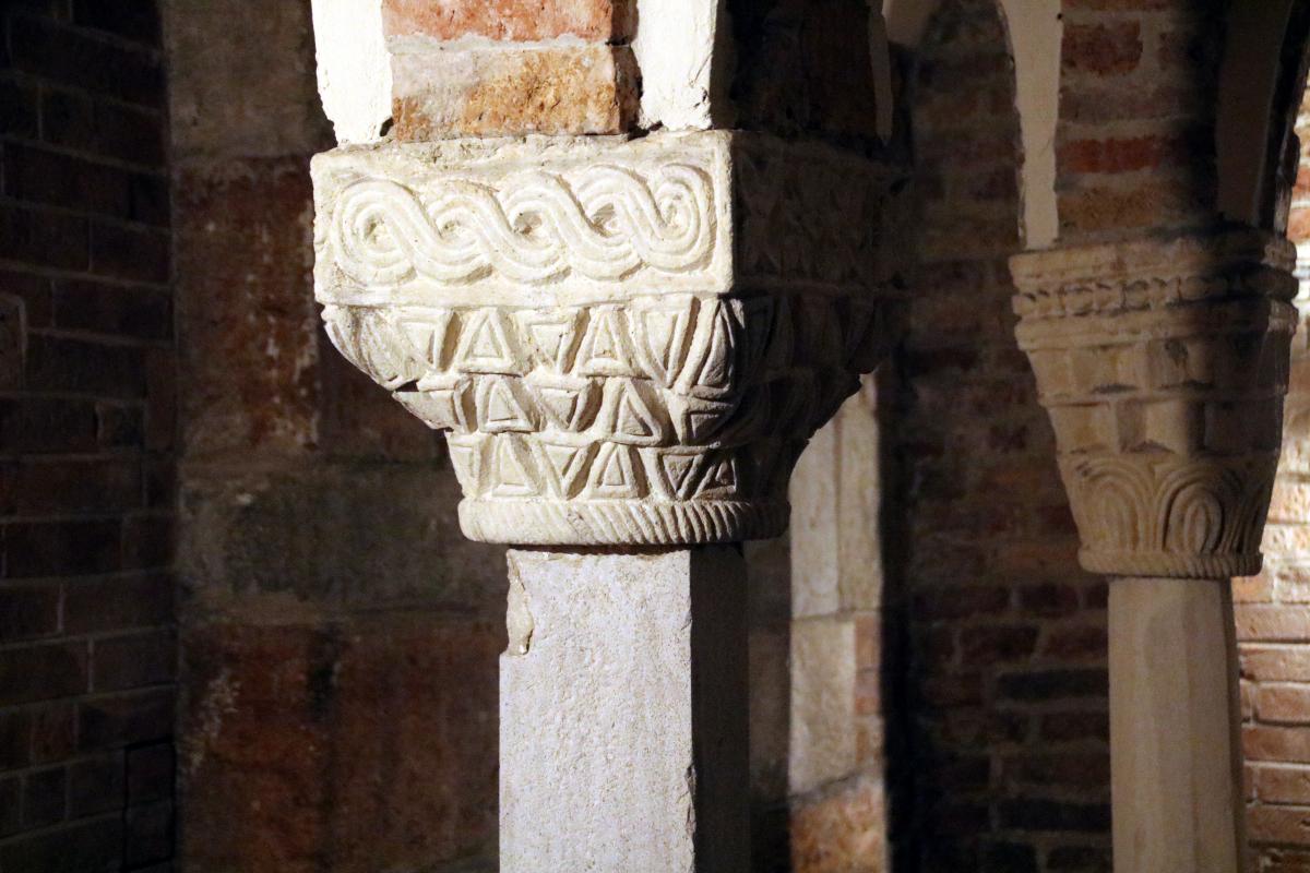 Basilica di San Savino (Piacenza), capitelli della cripta 05 - Mongolo1984