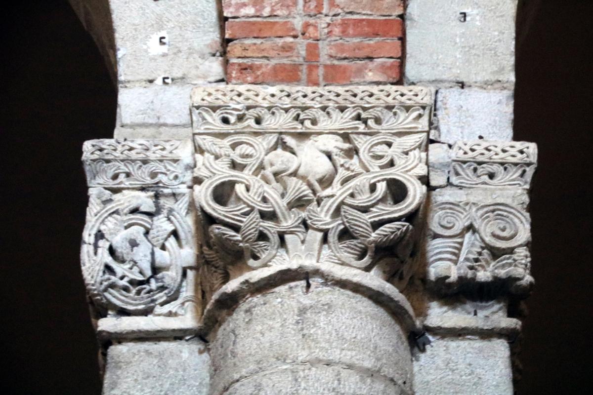 Basilica di San Savino (Piacenza), capitello 07 - Mongolo1984