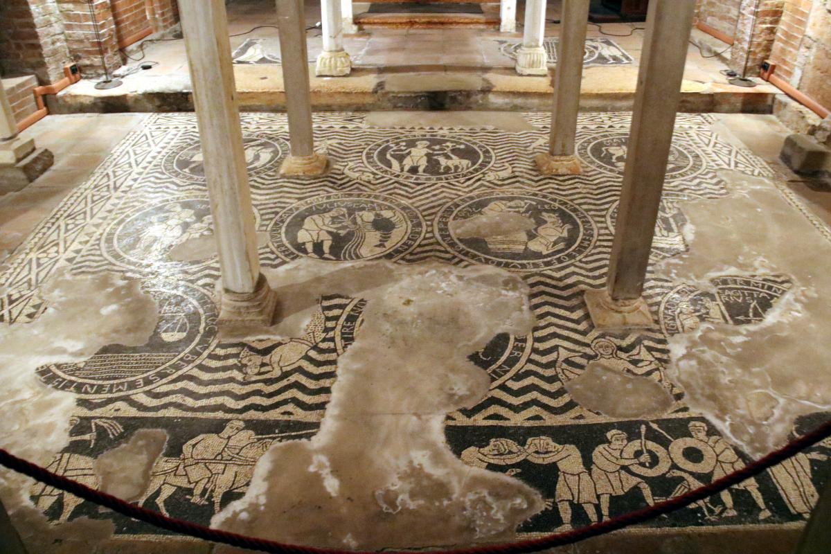Basilica di San Savino (Piacenza), mosaico con segni zodiacali entro medaglioni, prima metà del secolo xii 16 - Mongolo1984