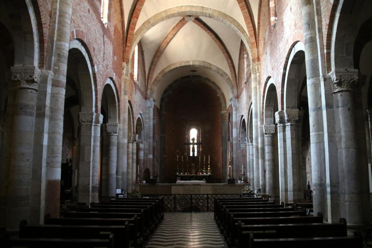 Basilica di San Savino (Piacenza), interno 01 - Mongolo1984