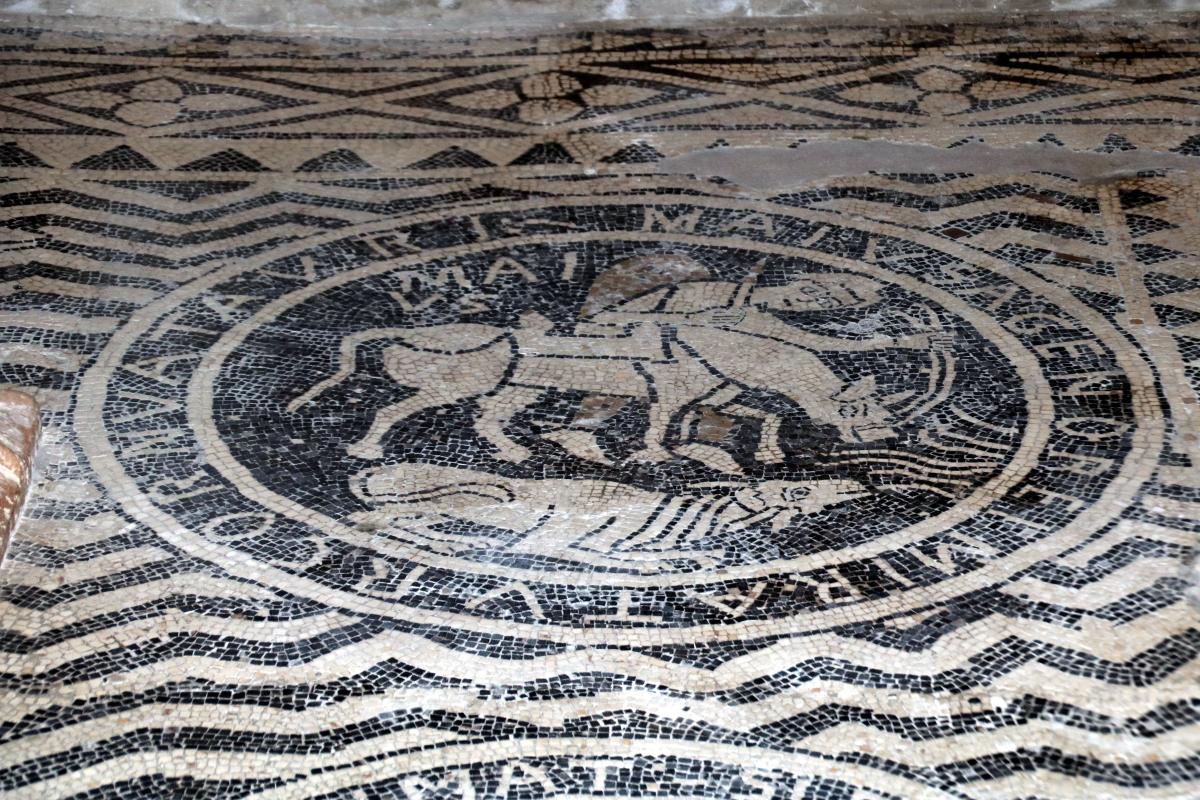 Basilica di San Savino (Piacenza), mosaico con segni zodiacali entro medaglioni, prima metà del secolo xii 07 - Mongolo1984