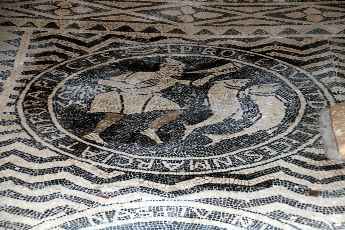 Basilica di San Savino (Piacenza), mosaico con segni zodiacali entro medaglioni, prima metà del secolo xii 15 - Mongolo1984