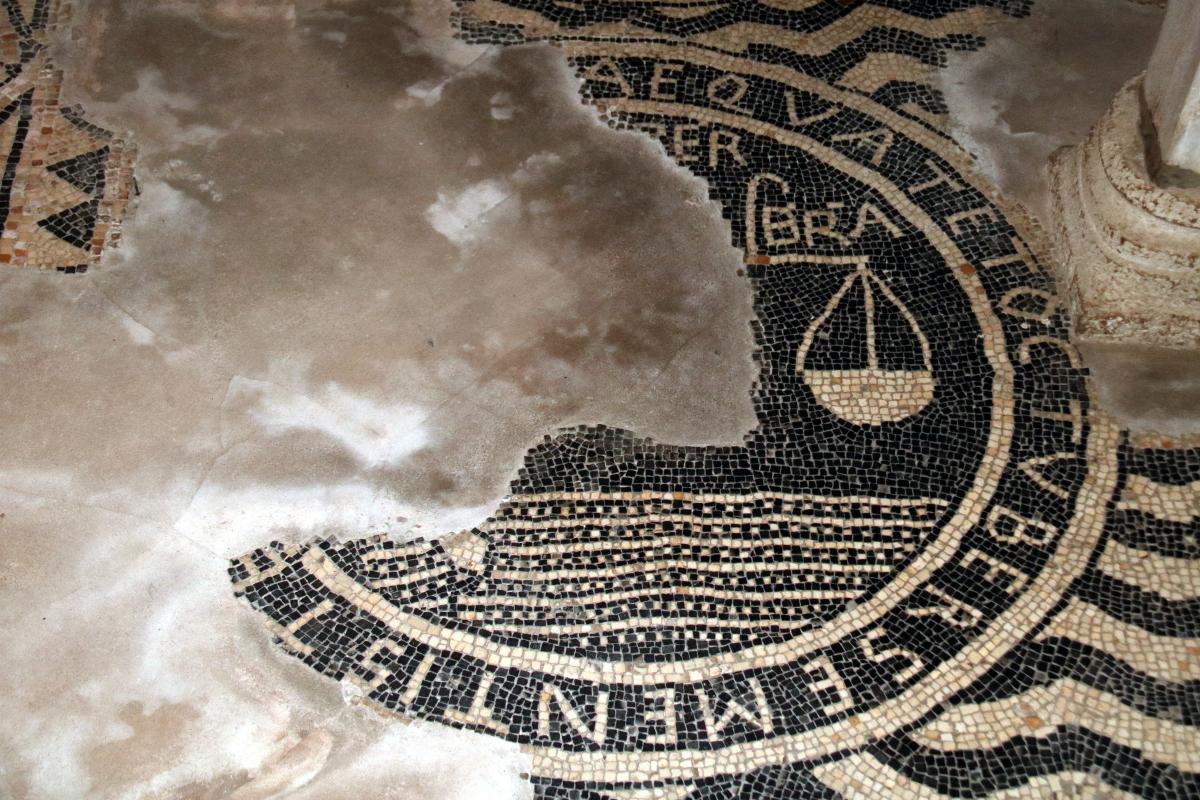 Basilica di San Savino (Piacenza), mosaico con segni zodiacali entro medaglioni, prima metà del secolo xii 13 - Mongolo1984
