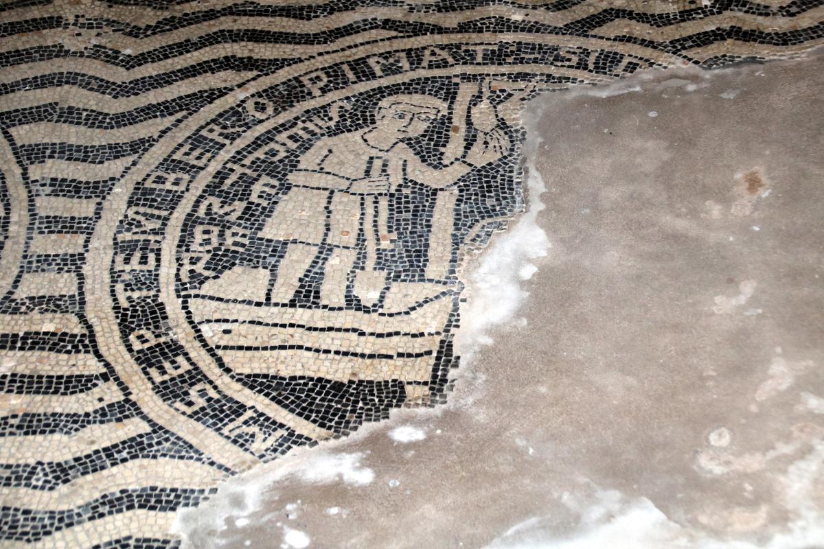 Basilica di San Savino (Piacenza), mosaico con segni zodiacali entro medaglioni, prima metà del secolo xii 06 - Mongolo1984