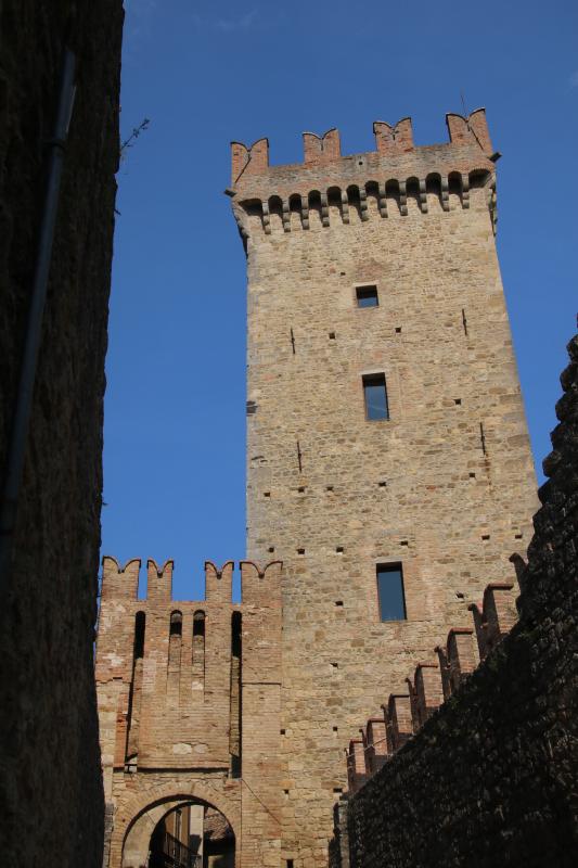 Castello di Vigoleno (Vernasca), rivellino e mastio 05 - Mongolo1984