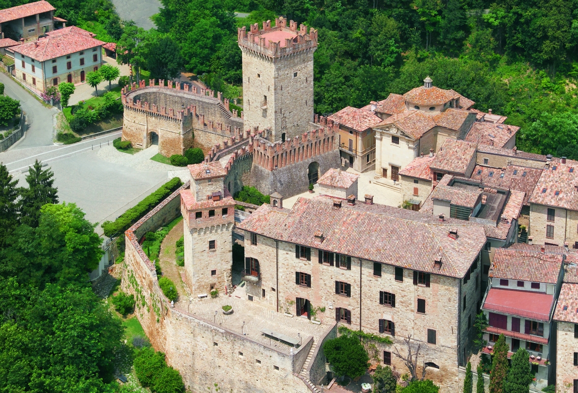 Borgo e Mastio fortificato di Vigoleno - Castelli del Ducato - Grafiche Step