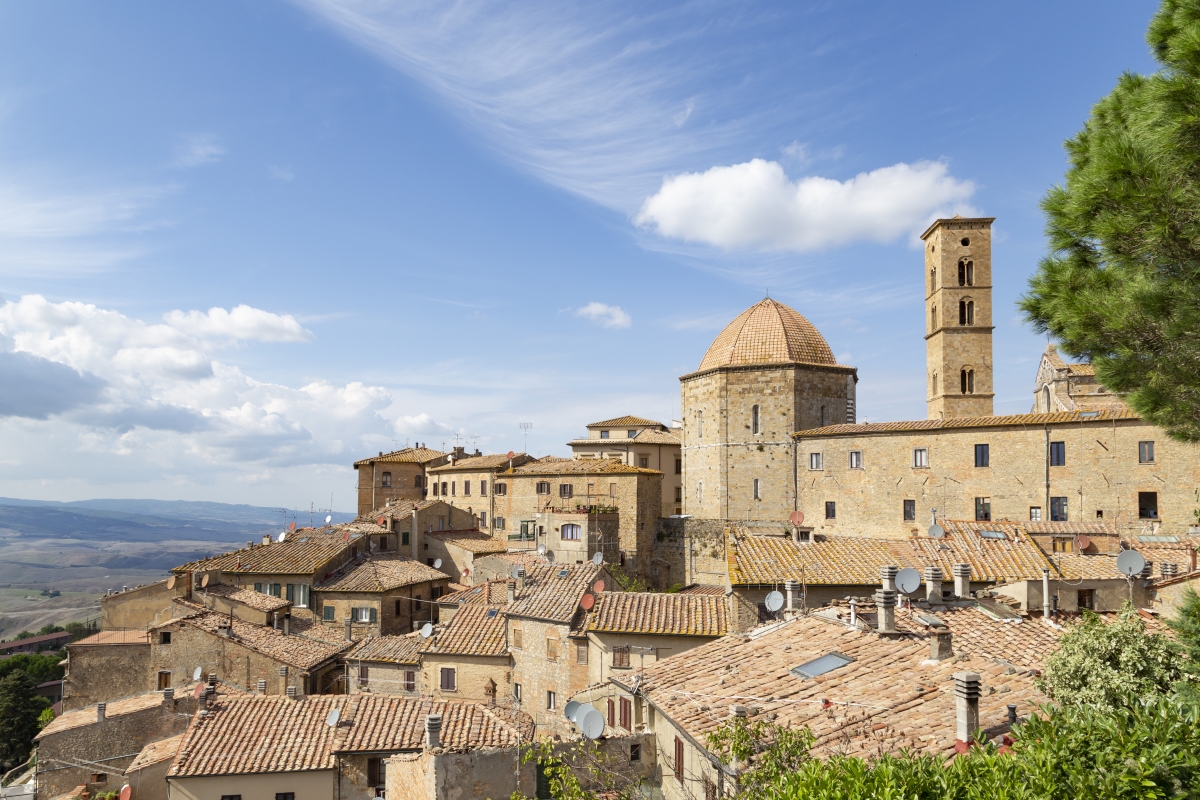 View of Volterra and the Cathedral with its bell tower - Simone Antonazzo / ENIT SpA