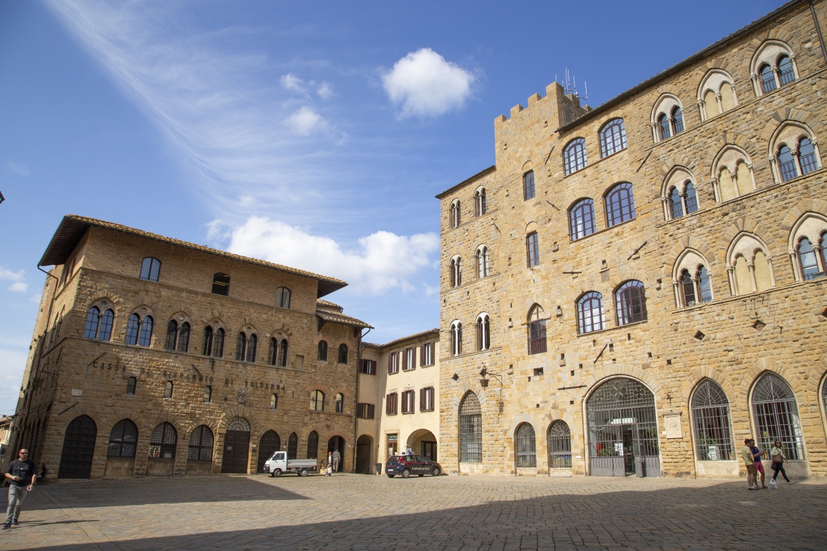 Piazza dei Priori with Palazzo Pretorio on the right (Volterra) - Simone Antonazzo / ENIT SpA