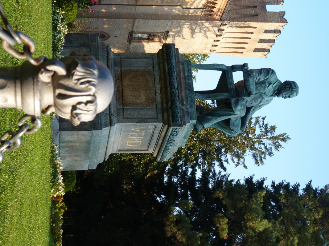 Prospettiva su Monumento Giuseppe Verdi - Busseto - IL MORUZ