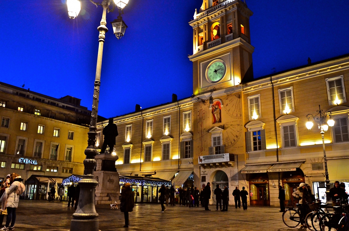 Piazza Garibaldi con il Palazzo del Governatore - Caba2011