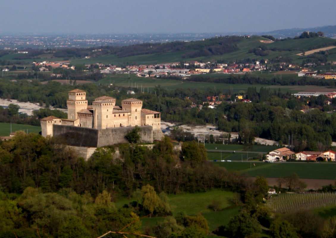 Panoramica della pianura col castello di Torrechiara - Sonia8