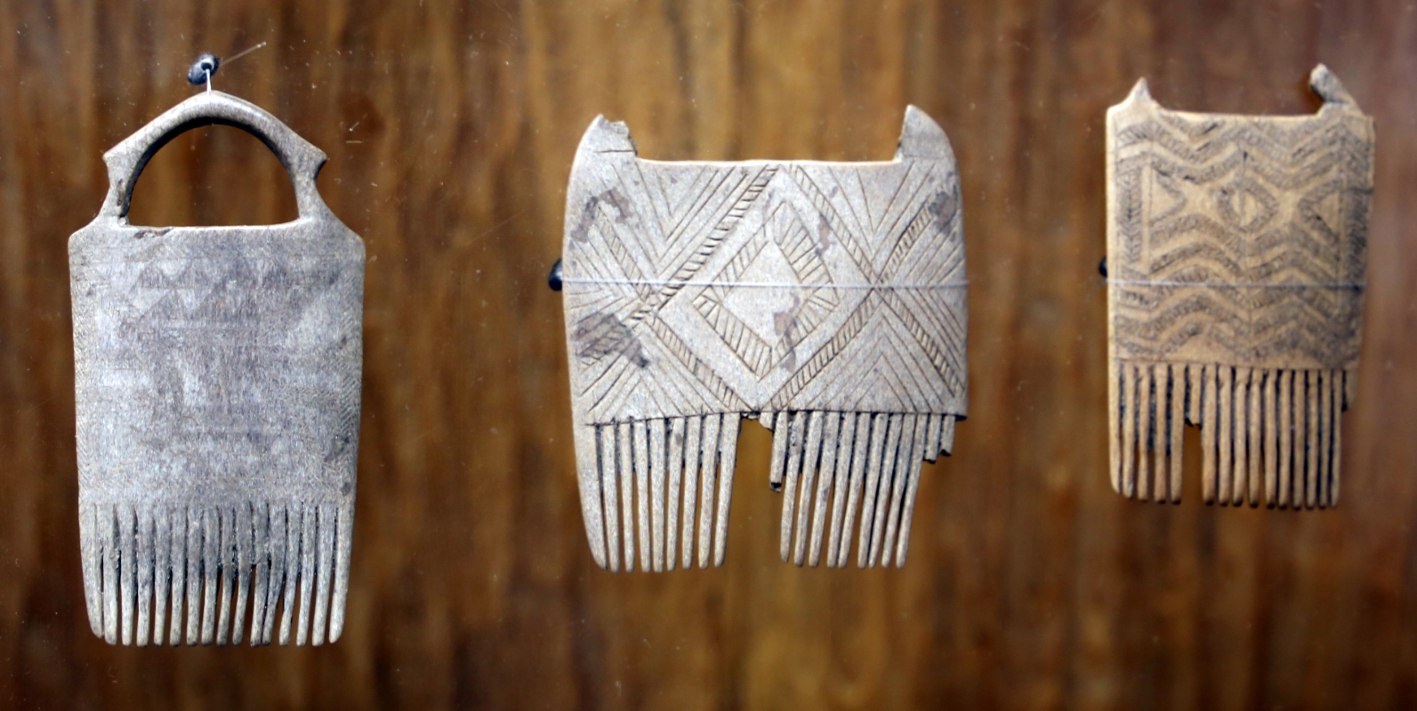 Bronzo medio e recente, pettini in corno di cervo, da castione dei marchesi, xvi-xii secolo ac. ca. 04 - Sailko