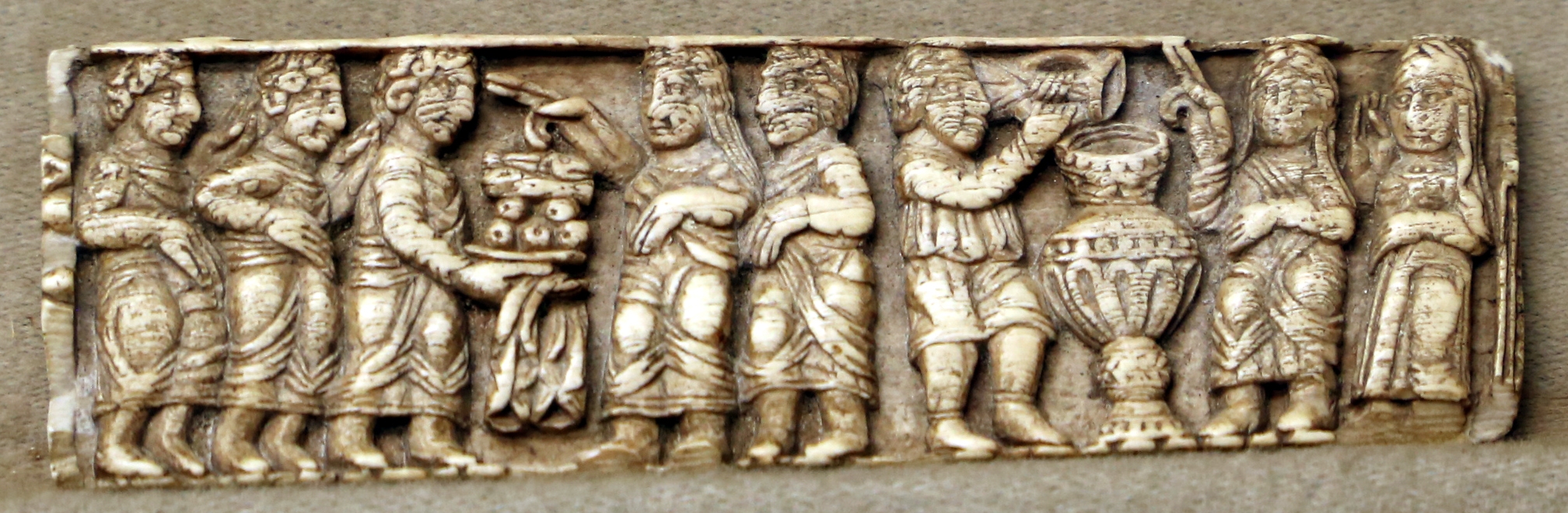 Arte copta, bassorilievo in avorio con scene della vita di cristo (miracolo della moltiplicazione dei pani e pesci e nozze di cana), IV secolo - Sailko