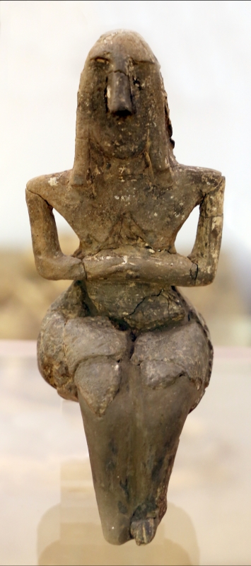 Cultura dei vasi a bocca quadrata, statuina di donna seduta, dalla tomba 3 a vicofertile, 4500-4000 ac ca. 01 - Sailko
