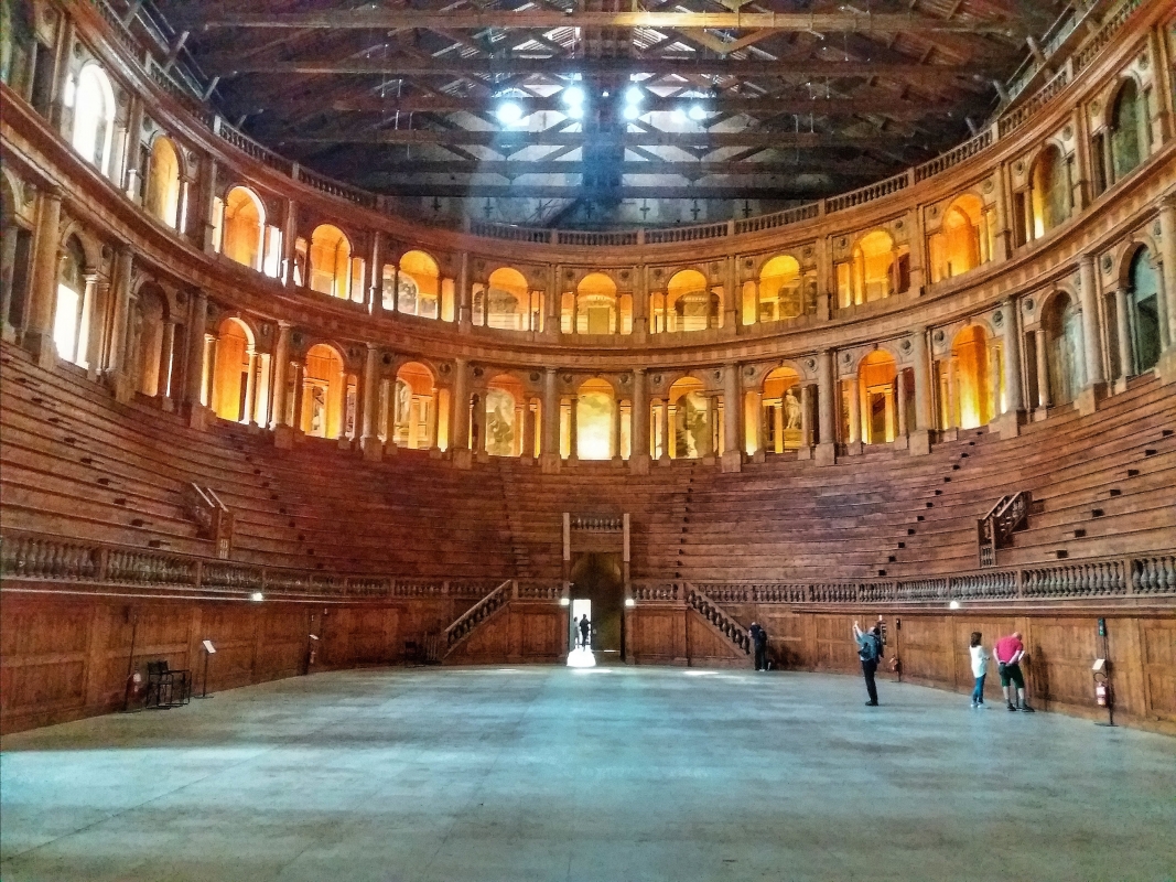 Il bellissimo Teatro Farnese - Magi2196
