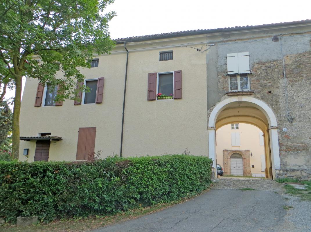 Castello (Segalara, Sala Baganza) - facciata nord 2 2019-09-16 - Parma1983
