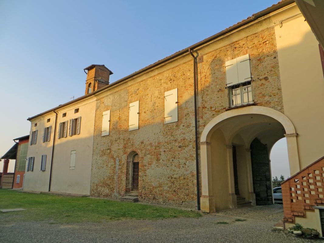 Castello (Segalara, Sala Baganza) - lato nord della corte 2019-09-16 - Parma1983