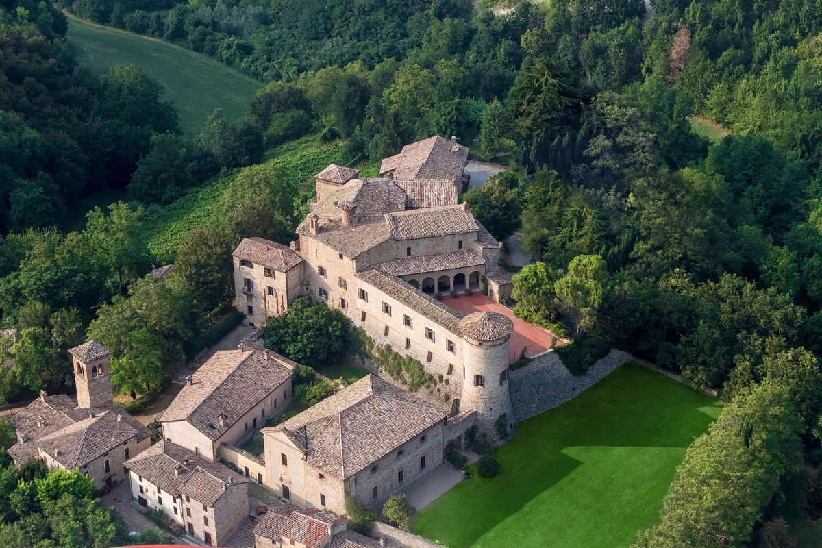 Castello di Scipione dei Marchesi Pallavicino - panoramica dall'alto - Foto Bocelli - Castello di Scipione