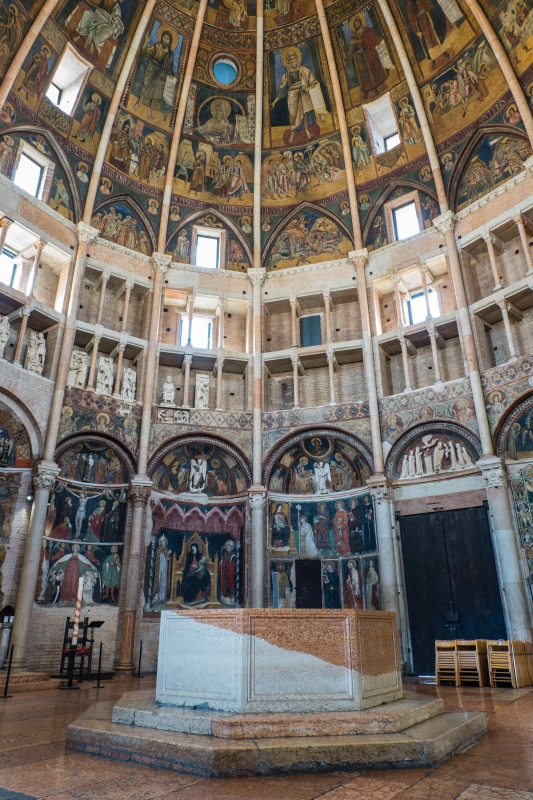 Interni affrescati del Battistero di Parma - ENIT SpA