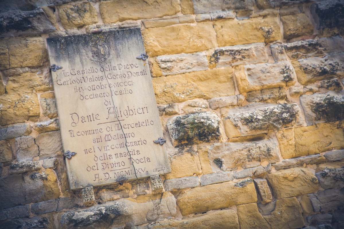 Lapide sulla torre in cui si decise l'esilio di Dante - Davide Nesci