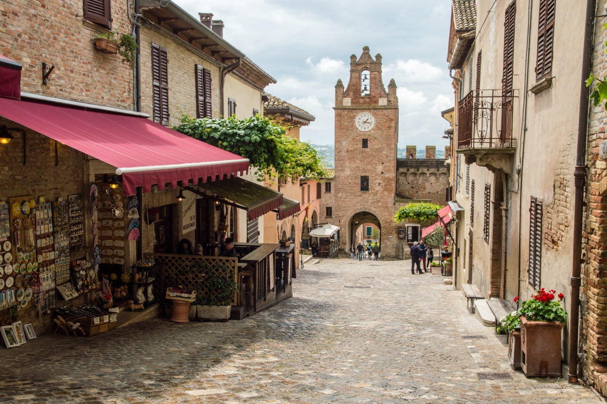 Gradara, via Umberto I; at the end of the street the Clock Tower - ENIT SpA