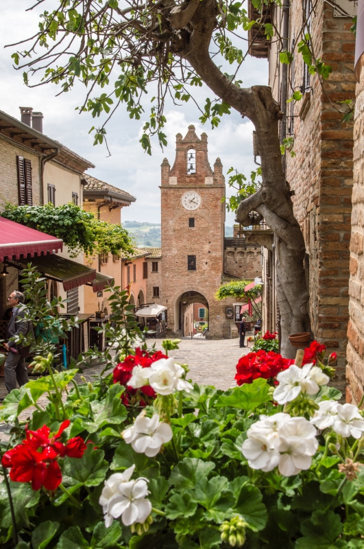 Gradara, via Umberto I; at the end of the street the Clock Tower - ENIT SpA