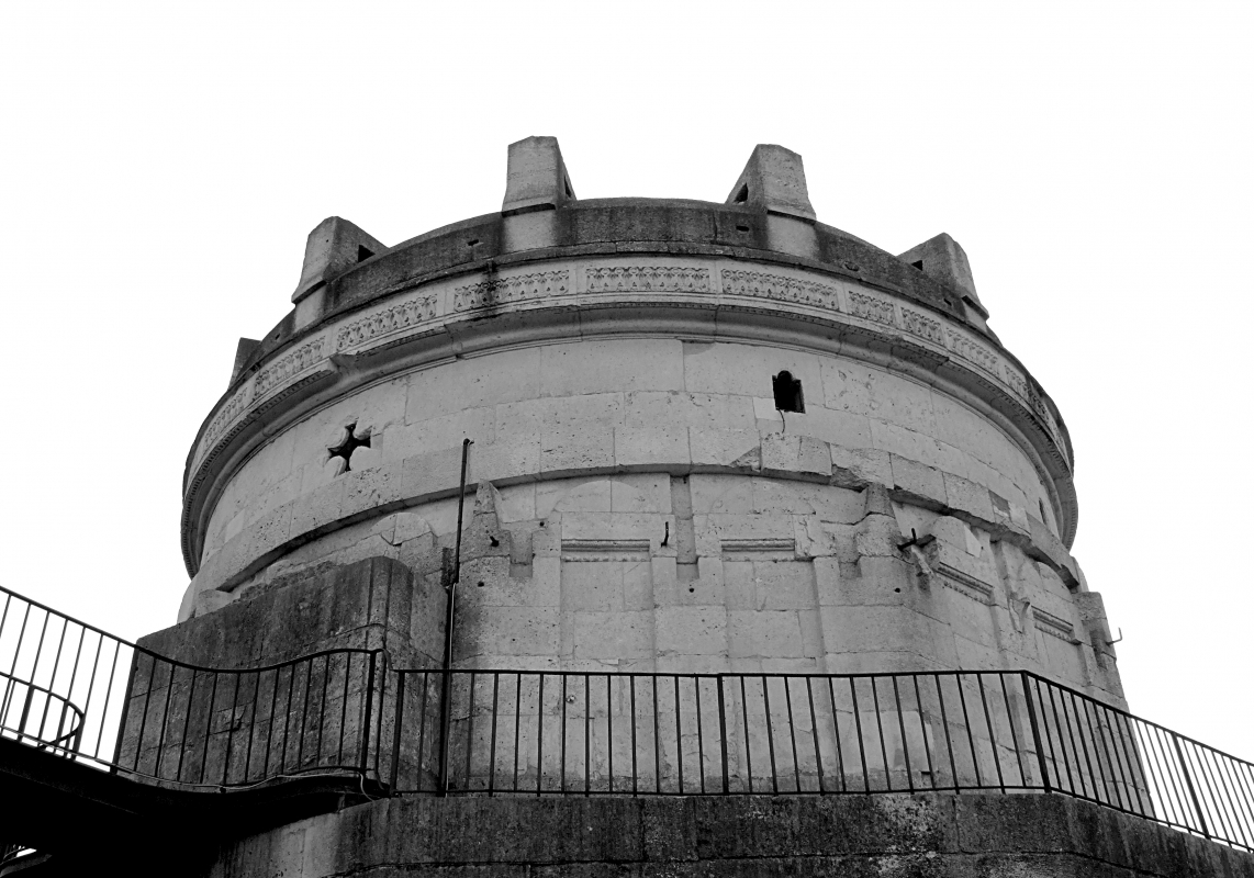 Mausoleo di Teodorico in Bianco e nero - Angela Rosaria