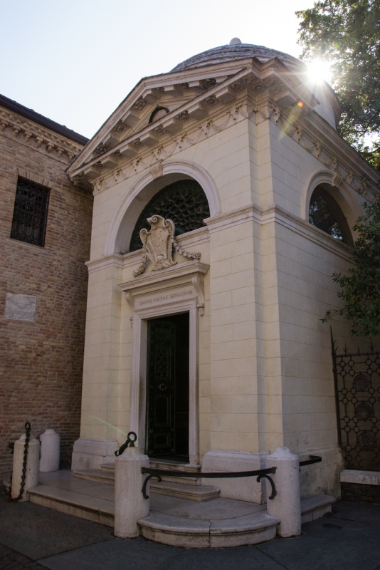 Tomba di Dante, esterno - Maurizio Melandri