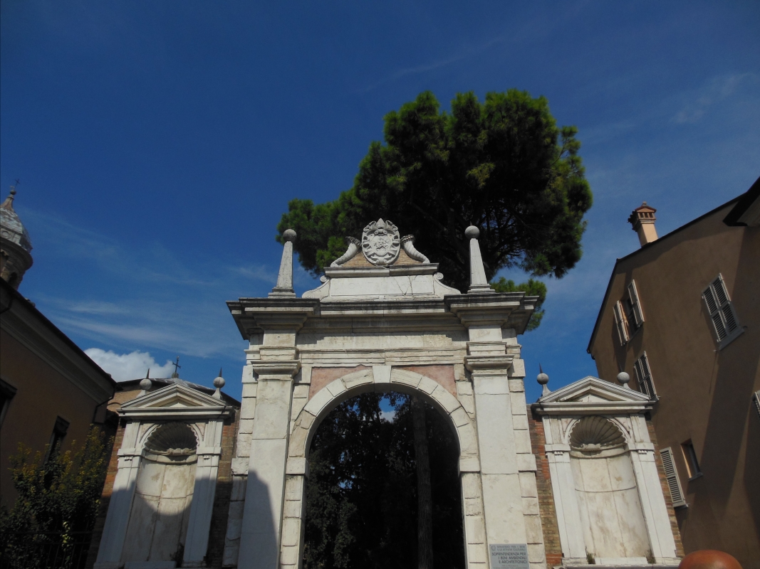 Portale monumentale di San Vitale - Robertakool