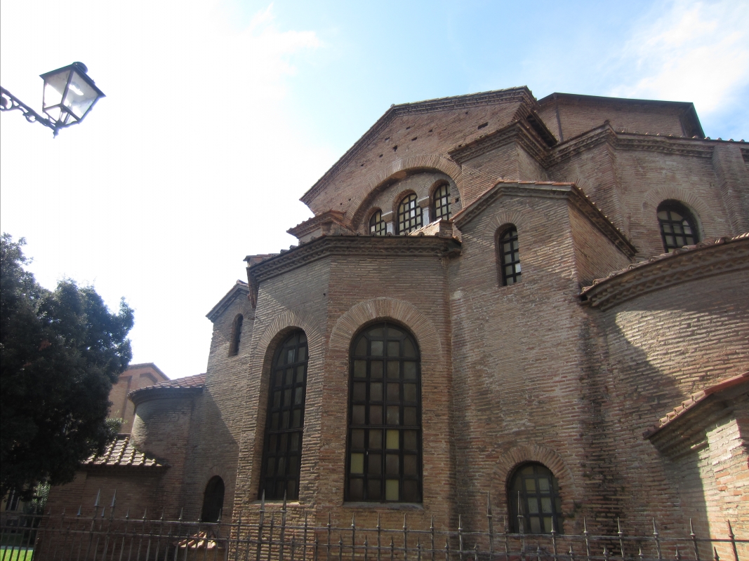 Basilica di San Vitale - dettaglio esterno - Ebe94
