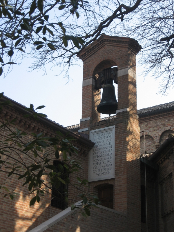 Particolare convento adiacente tomba Dante - Lstorato