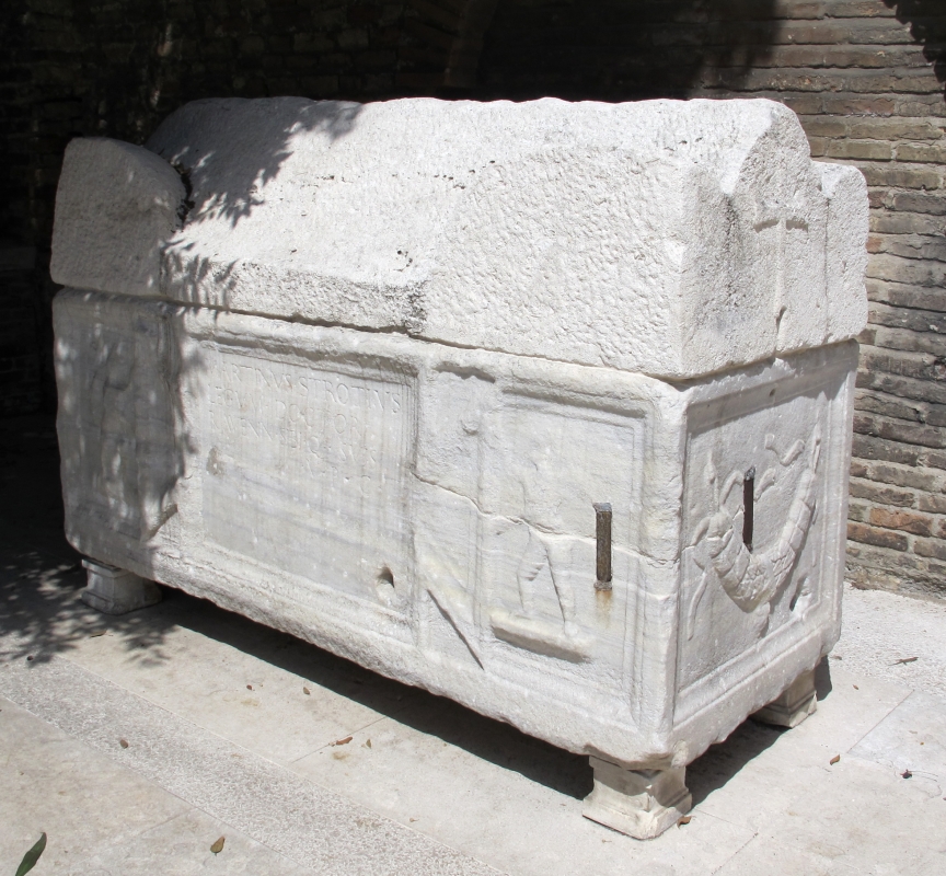 Ravenna, s. francesco, ext., sarcofago 02 - Sailko