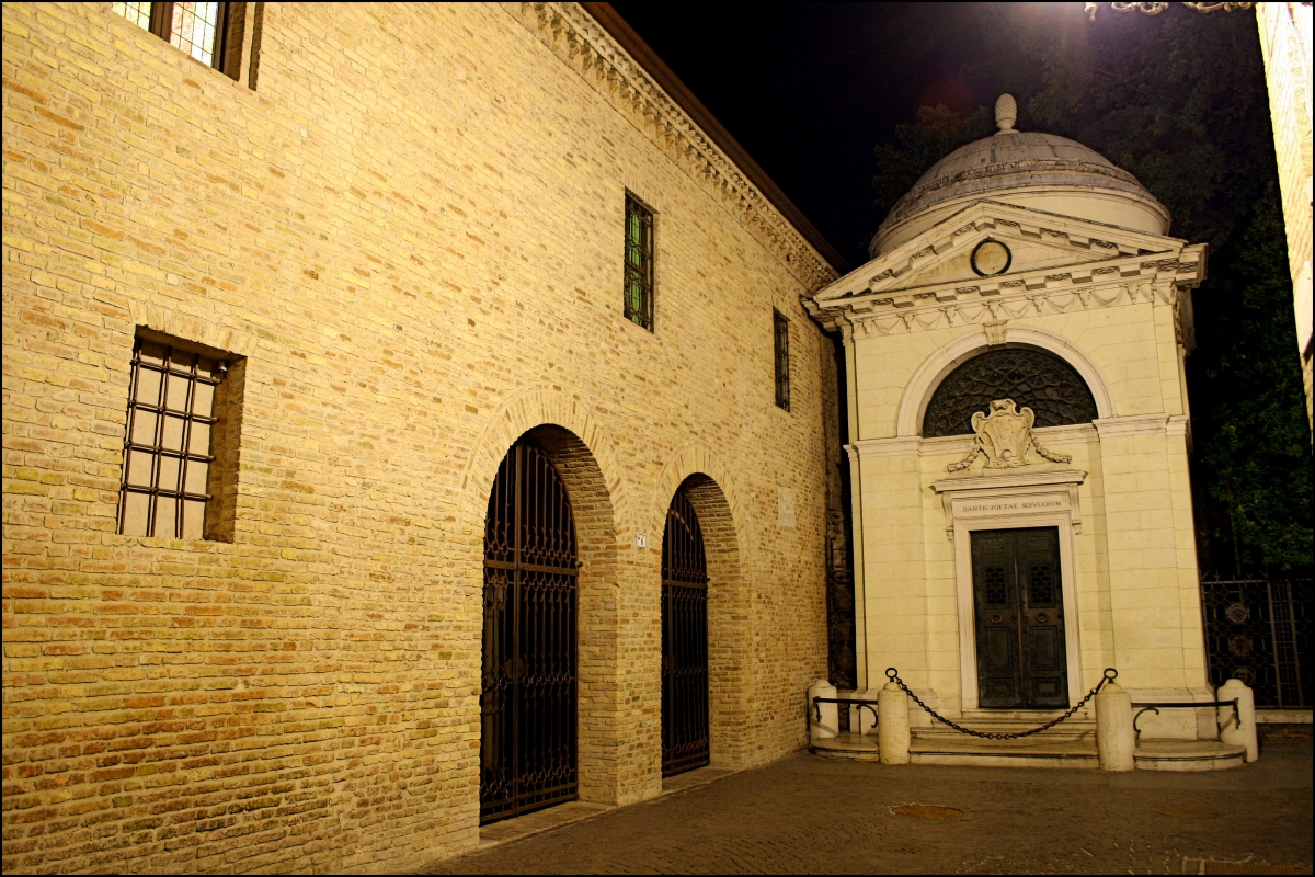 Ravenna Sepolcro di Dante Alighieri notturno - Ediemme