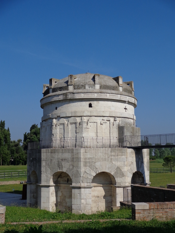 Mausoleum of Theodoric (Ravenna) 02 - Superchilum